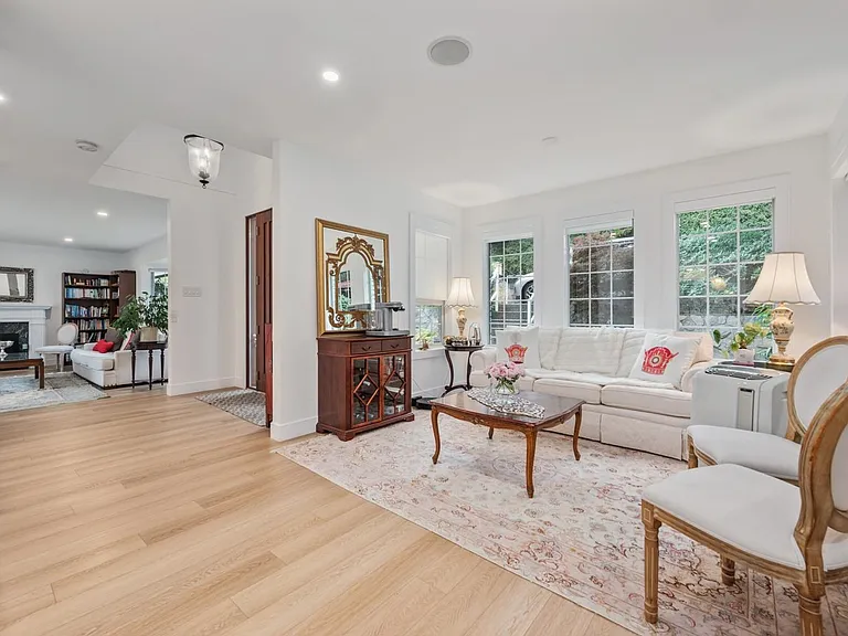 1390 Lawson Ave — Photo 8