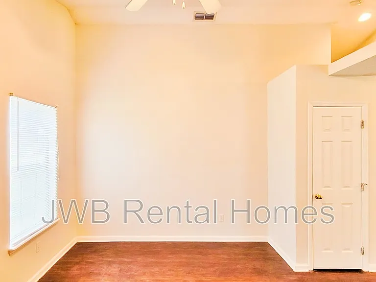 6609 Miriam St — Photo 4