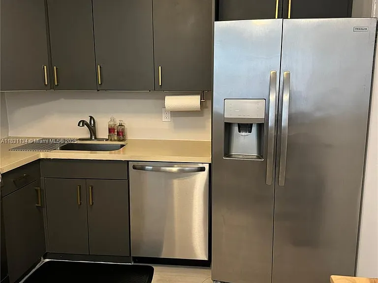 5700 Collins Ave #3C — Photo 6