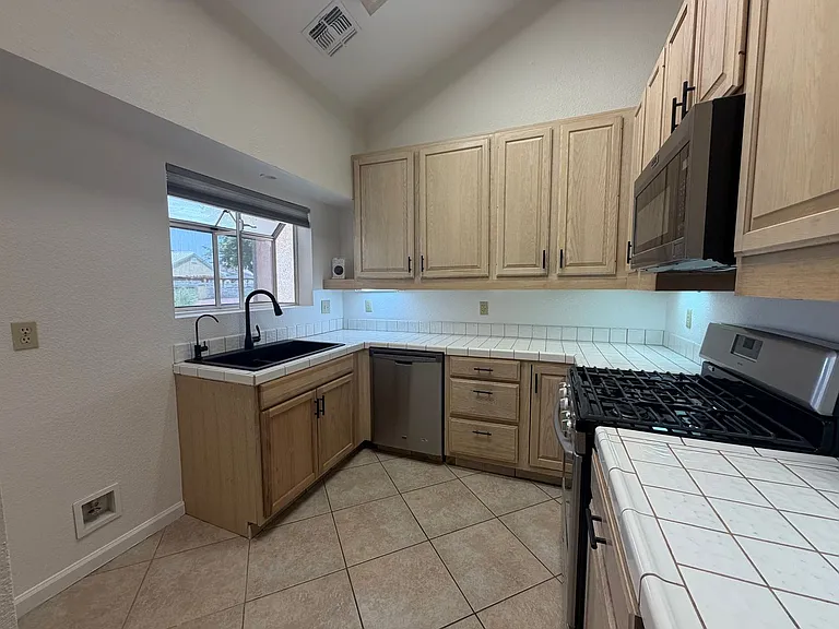 2911 Country Club Dr — Photo 13