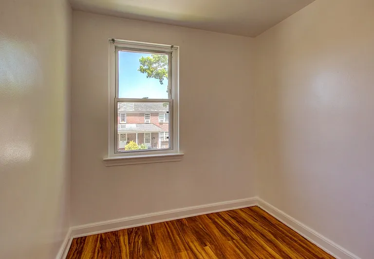 730 E Madison St — Photo 17