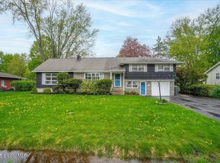 9 Bellaire Dr, Glenville, NY 12302
