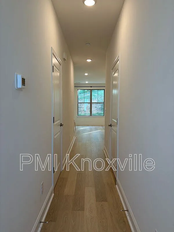 3 bed, 2.5 bath, 1516 sqft, $2,100 — Photo 2