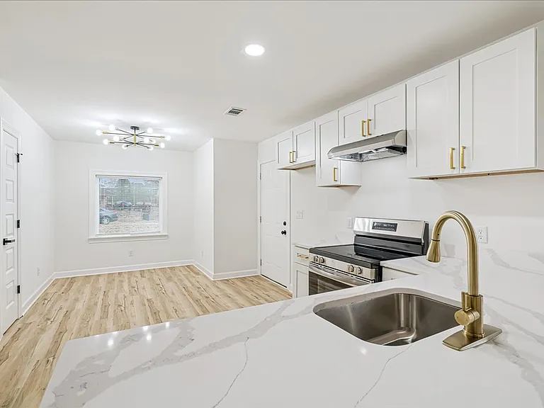 825 N 7th St — Photo 3