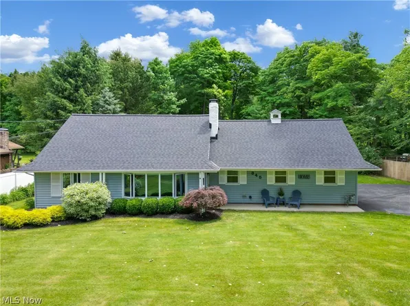 345 Beechwood Dr, Northfield, OH 44067