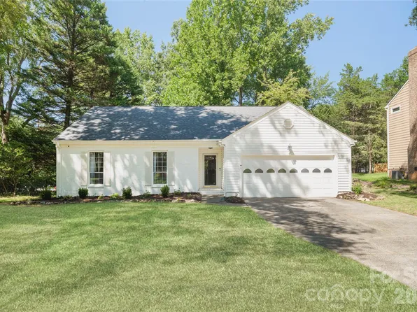 8805 Golf Ridge Dr, Charlotte, NC 28277
