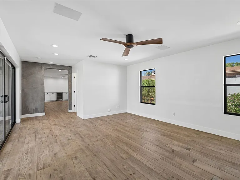 301 E Royal Palm Rd — Photo 15