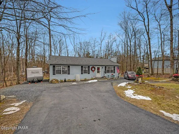 1136 Hunters Woods Dr, East Stroudsburg, PA 18301