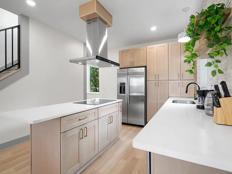 530 Continental Dr — Photo 8