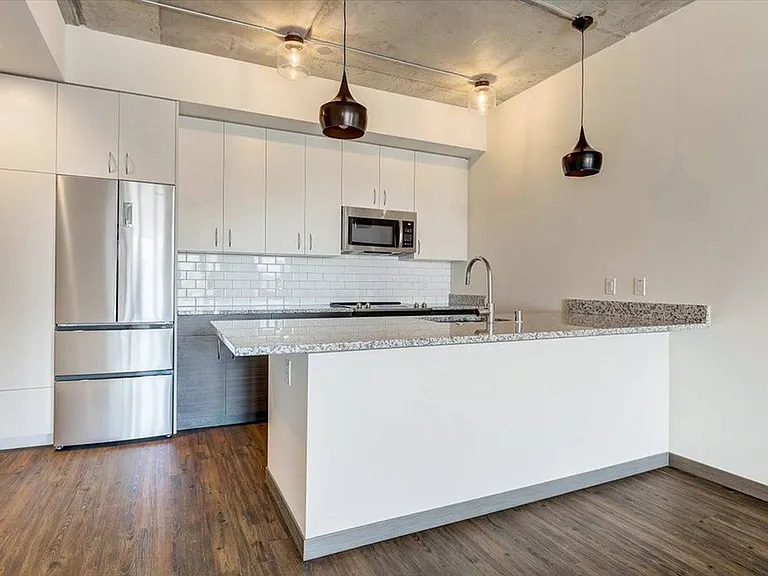 3 Bed / 2 Bath - Kitchen