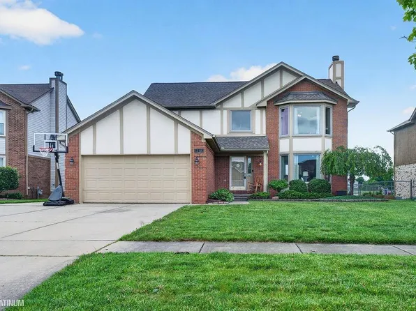 53103 W Ridge Dr, Chesterfield, MI 48051