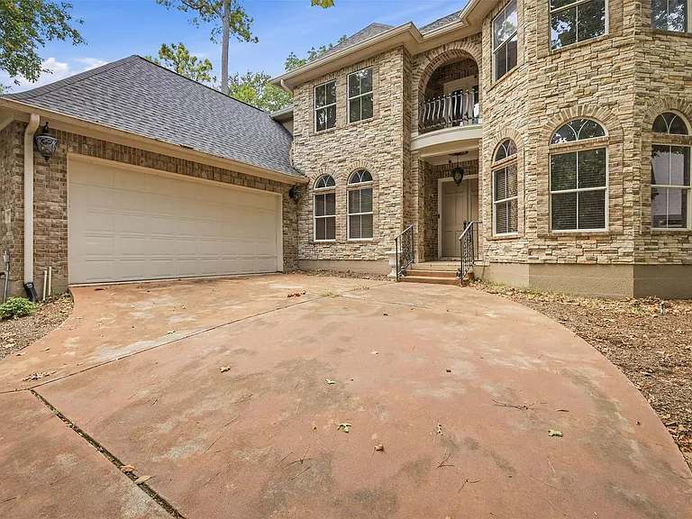 79 Melrose Dr — Photo 3