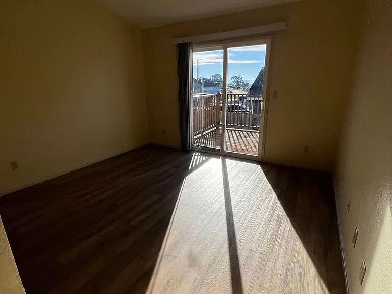 1805 Caroline Ave — Photo 6