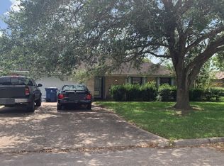 1405 Forest Park Ct, Sweeny, TX 77480