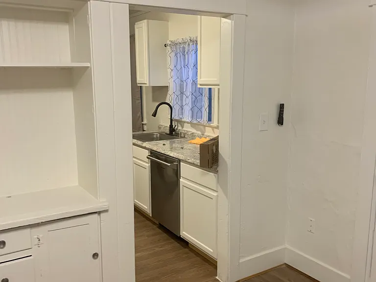 211 1/2 H St #211-1/2 — Photo 4