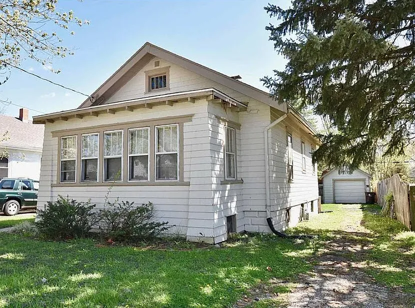 914 W Gift Ave
