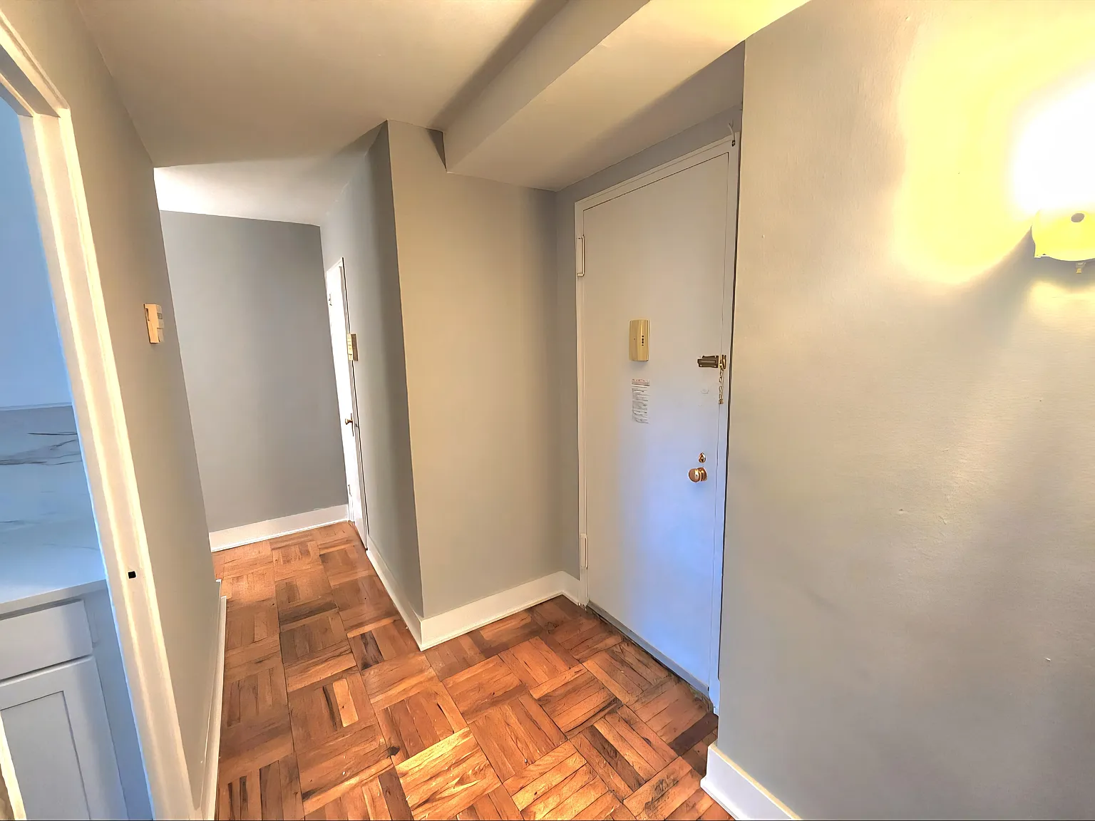 Studio, 697 sqft, $1,800 — Photo 3
