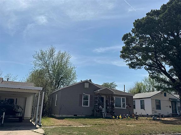 3rd image of 402 E Steed Dr