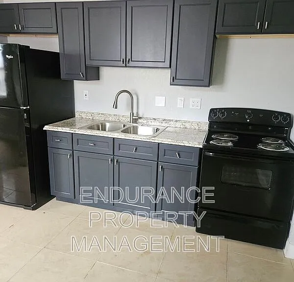 809 W 5th St — Photo 3