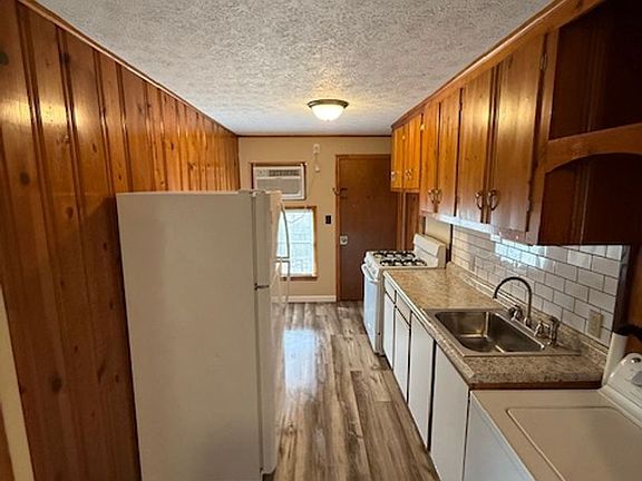 5th image of 206 Norwood Dr #1