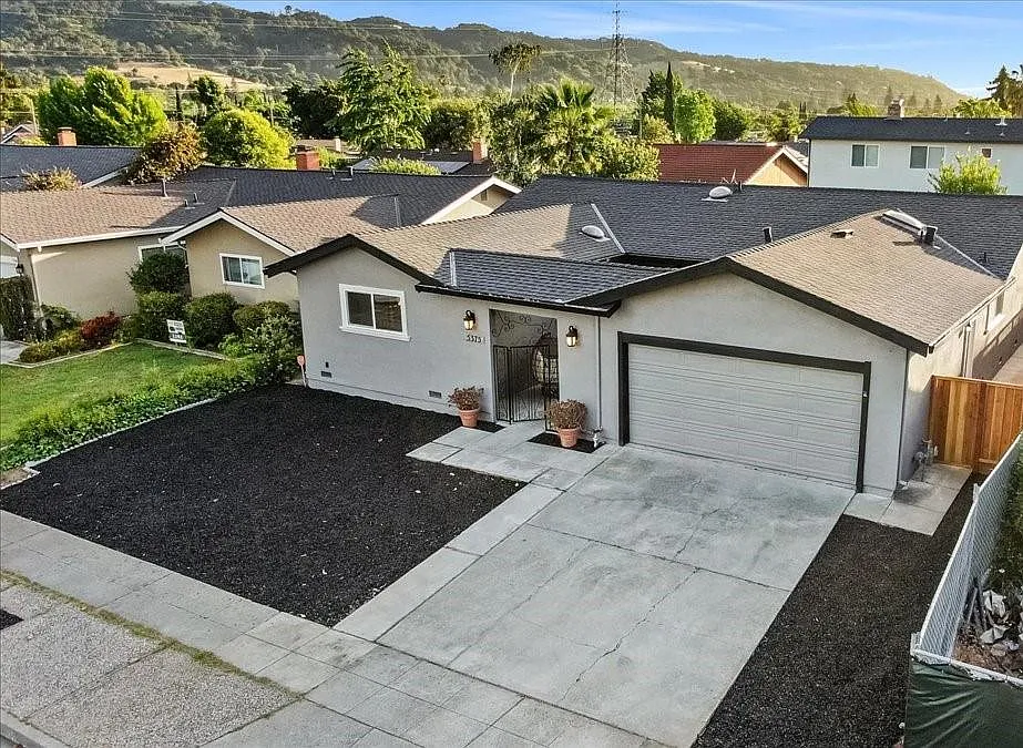 5375 Roxanne Dr photo 1