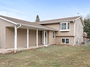 1708 Hagen Dr N, Maplewood, MN 55109