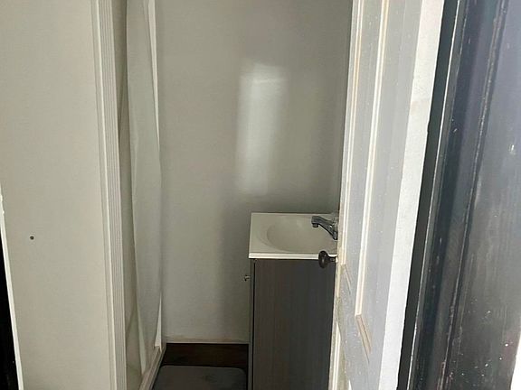 4th image of 424 11th St