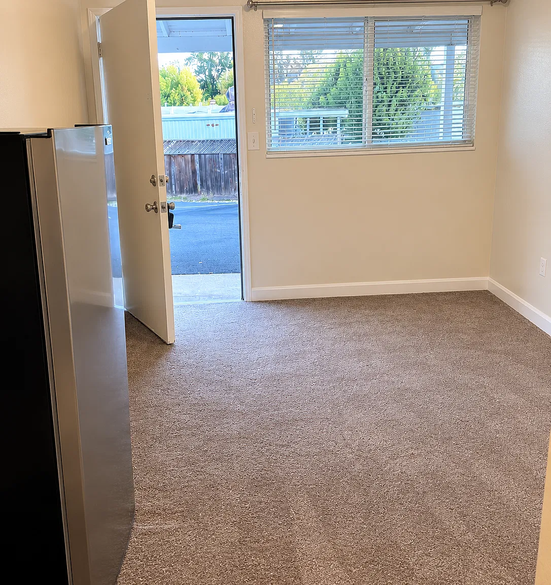 Studio, 225 sqft, $795 — Photo 3
