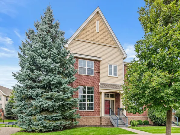 8137 Oakview Ln N, Maple Grove, MN 55369
