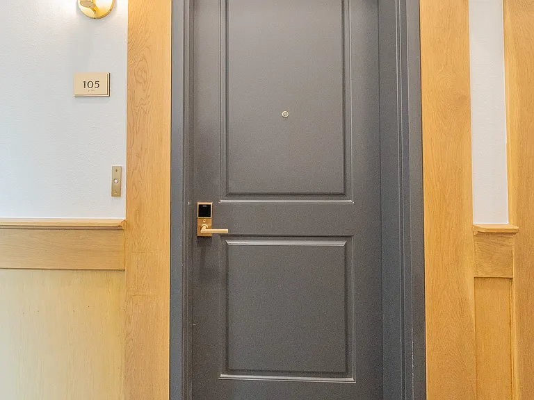 124 1/2 W Colorado St #105 — Photo 32