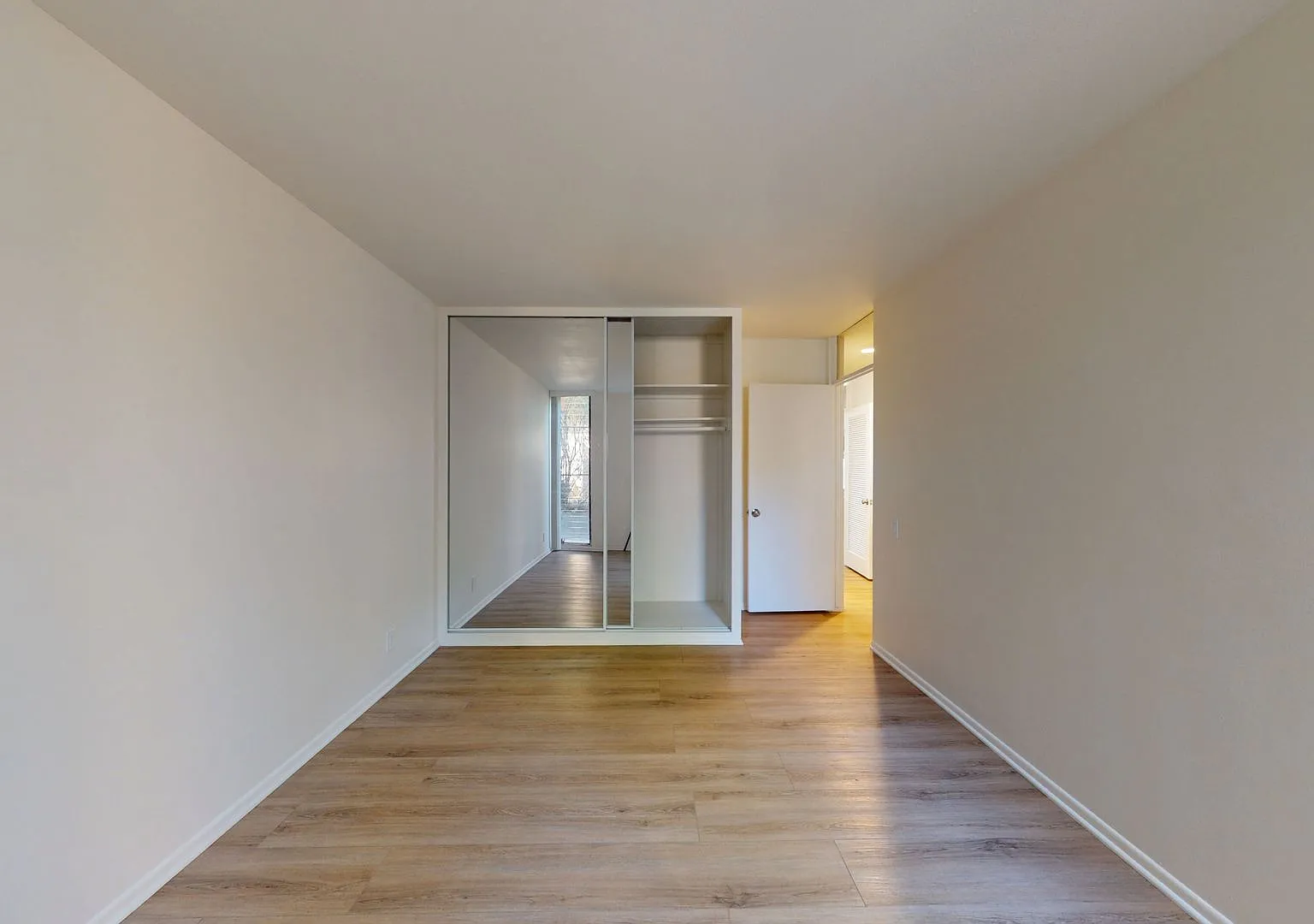 570mad — Photo 4