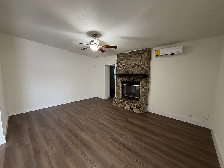 110 NE Monroe Cir N #1 — Photo 2