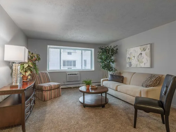 Chamberlain I & II Apartments