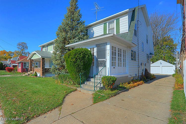 1st image of 735 Burton St SE