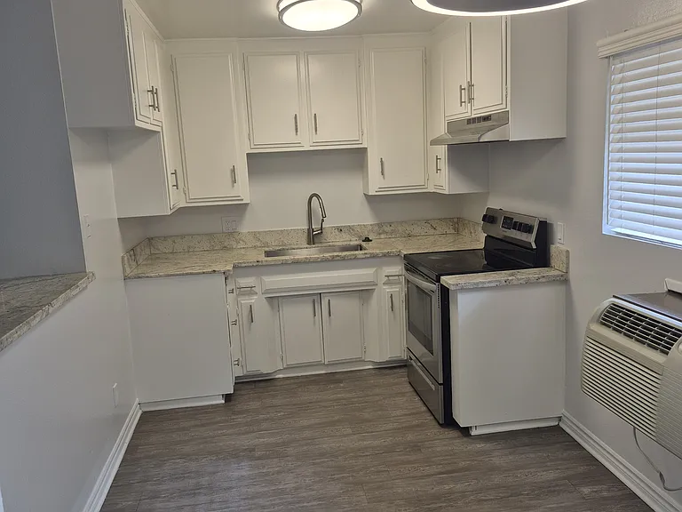 Crownwood Apartments — Photo 7