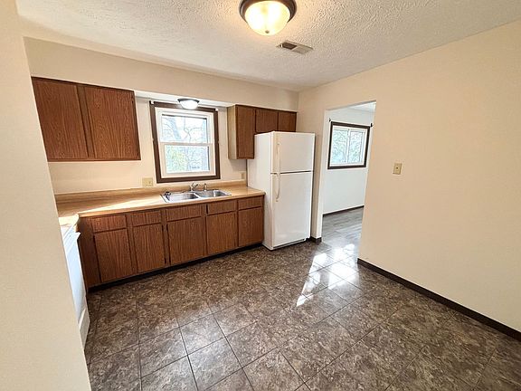 4th image of 112 W Raab Rd APT C