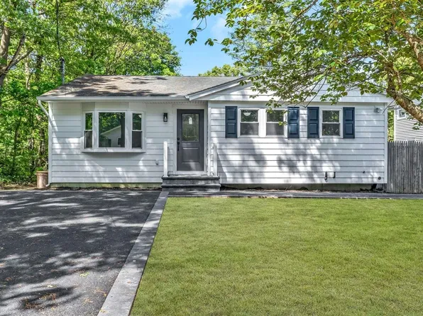 288 Magnolia Drive, Selden, NY 11784