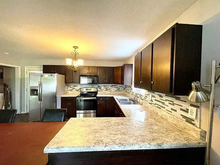 304 Fairview Ave — Photo 2