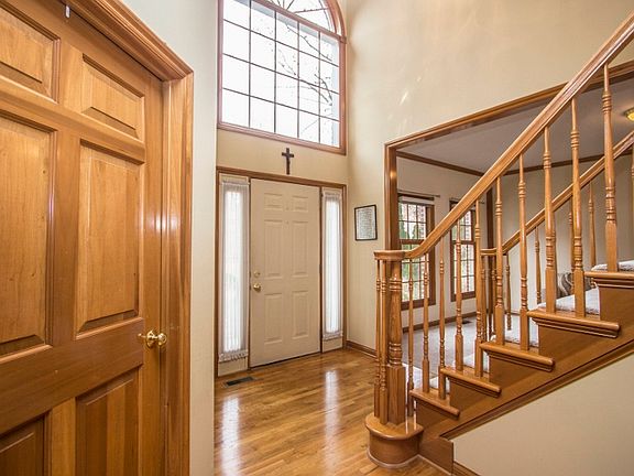 2nd image of 6111 Baneberry Dr