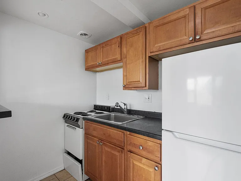 Penn Towers Apartments — Photo 23