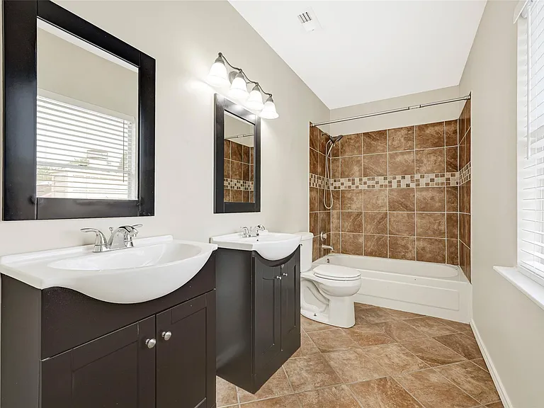 4010 Spring Garden Dr — Photo 17