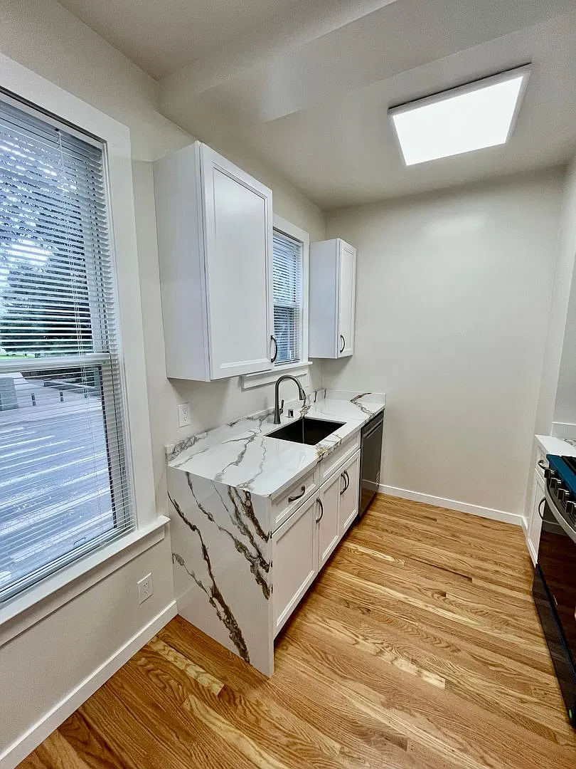 Incredible Marina Studio With Updated Kitchen — Photo 4