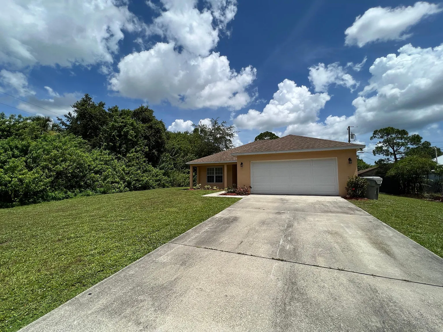 3 bed, 1306 sqft, $2,000 — Photo 2