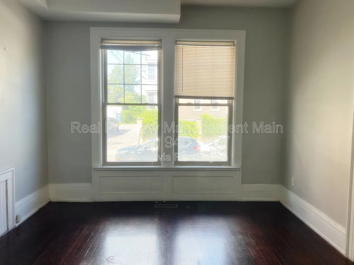 Building Photo - 715 Parker St #4