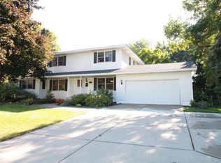 7534 Lee Ave N, Brooklyn Park, MN 55443