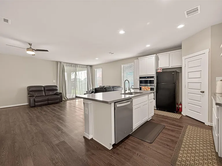 28419 Hazel Trl — Photo 15
