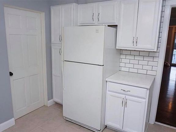5th image of 805 N Barry Ave #2
