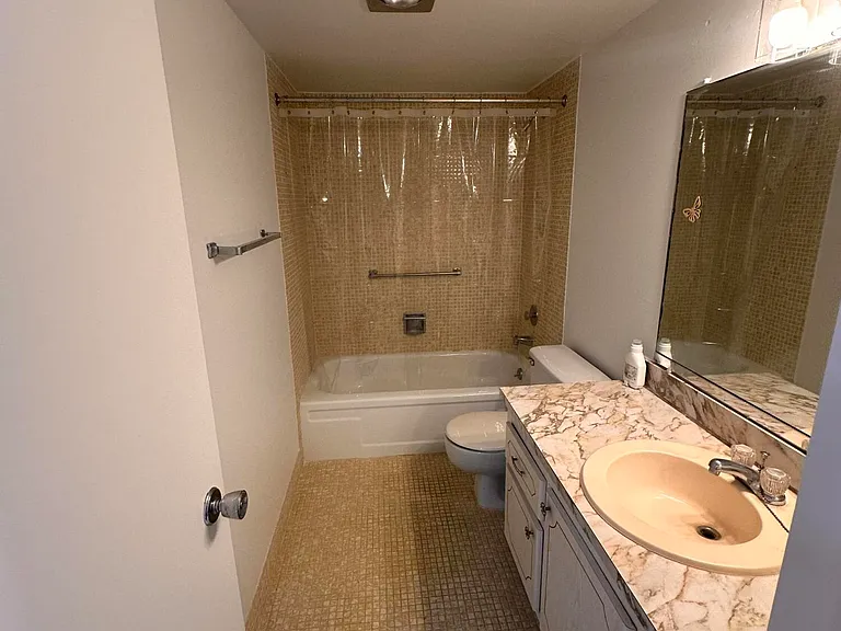 163 Somerset Cres #H — Photo 20