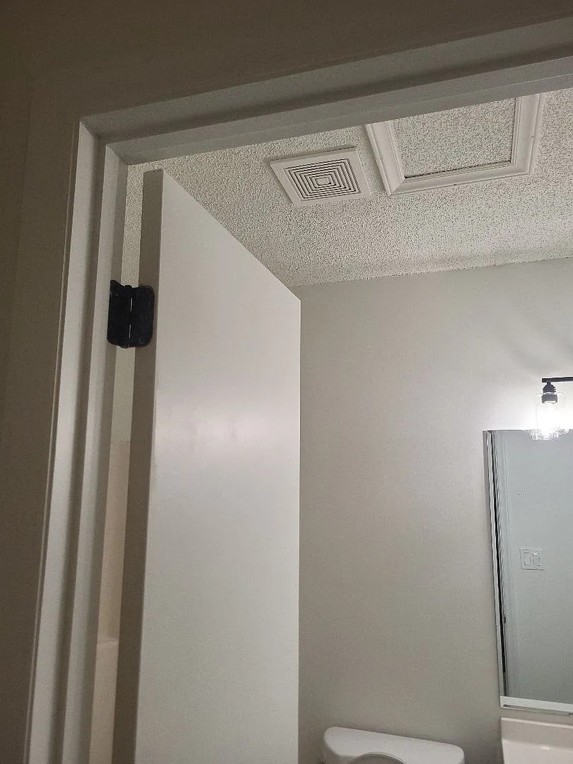 Nice 2 bedroom 2 bath duplex-$200 off First Month's Rent and 20% Agent Commission — Photo 3