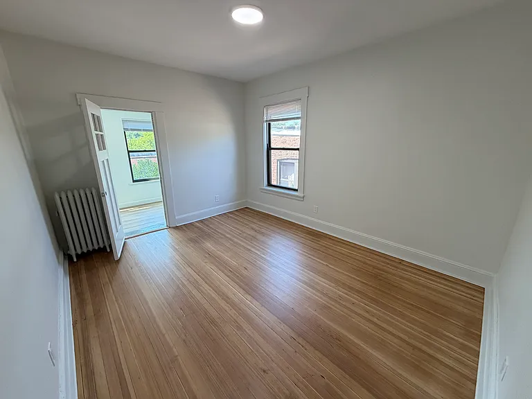 245 McLean Ave #6 — Photo 4